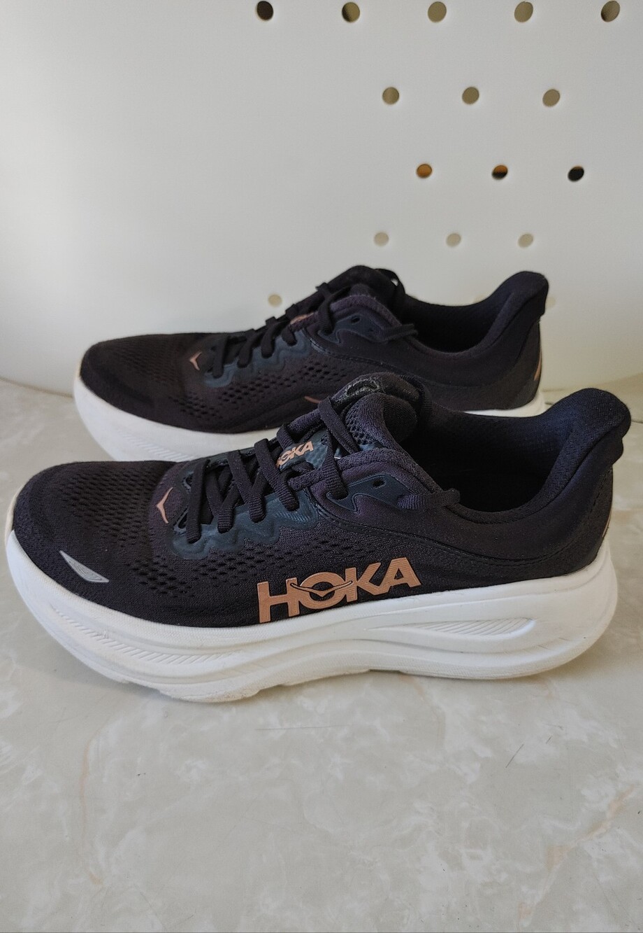 Hoka One Women’s Bondi 9 shoes Sneakers Size 8.5B Black, Preowned.